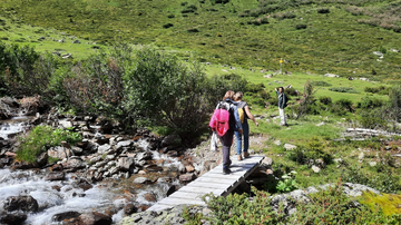 Wandern_Brücke | © ©Tourismusverband Paznaun – Ischgl