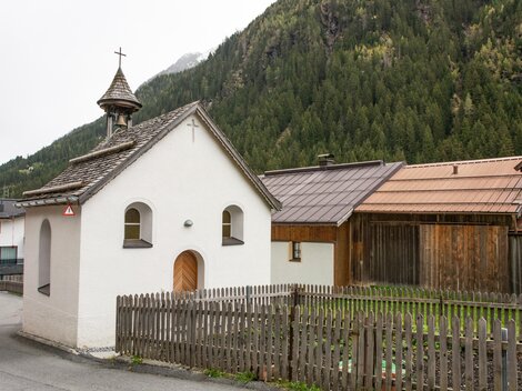 Kapelle in Wiese | © Bernhard Gruber – Photography
